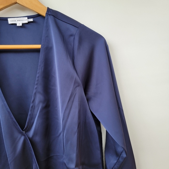 Good American Long Sleeve Stretch Satin Faux Wrap Top Womens XS Navy Blue French - Picture 4 of 16